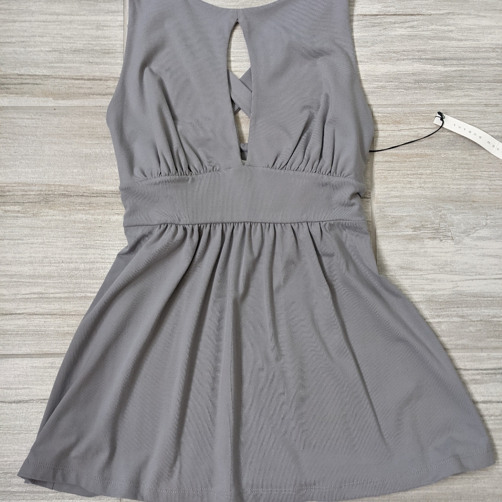 Susana Monaco keyhole dressy top